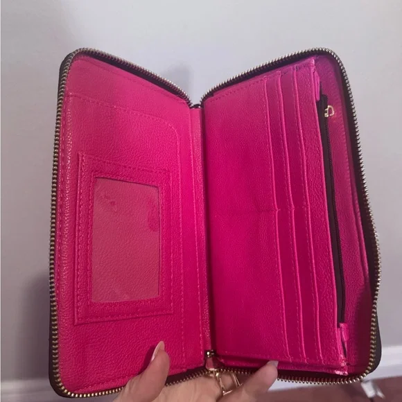 Betsy Johnson Black Quilted Wristlet - Picture 3 of 3